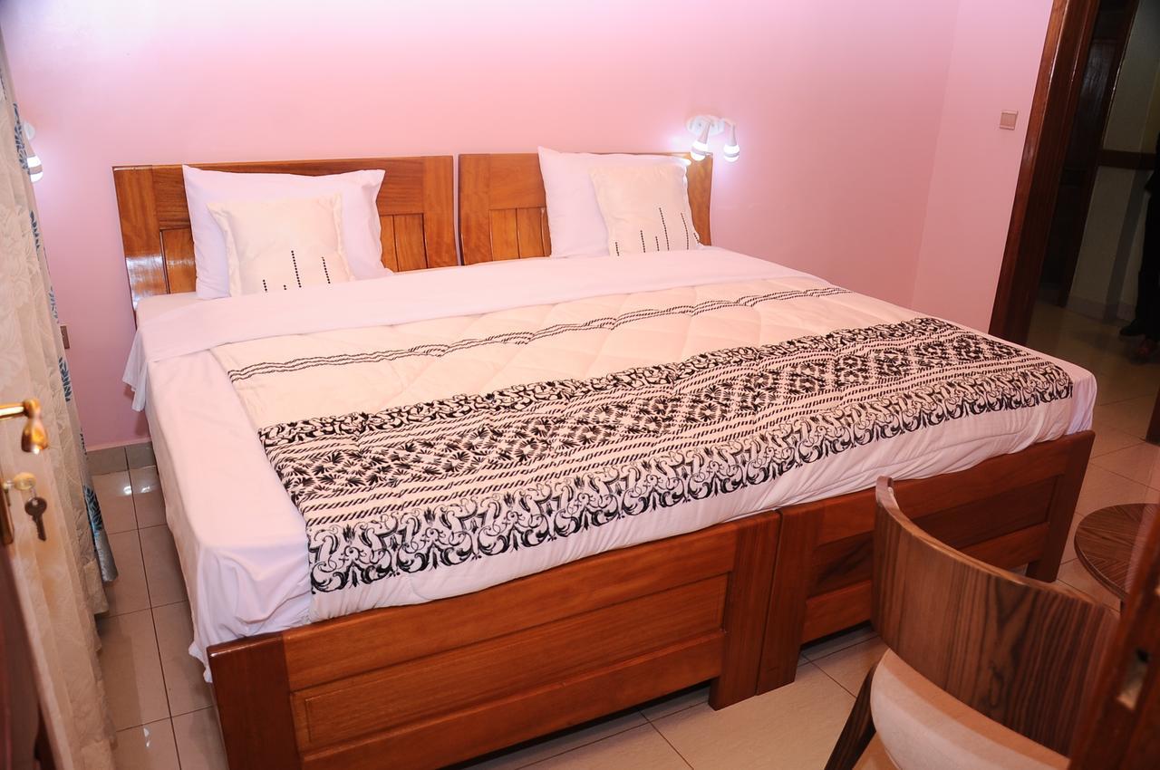 Modern Villa Hotel Кигали Экстерьер фото