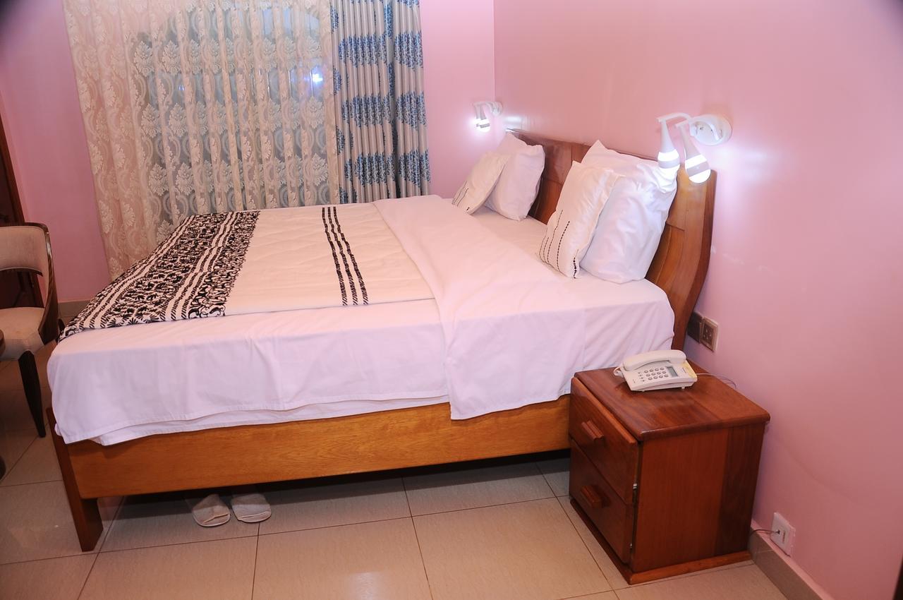 Modern Villa Hotel Кигали Экстерьер фото